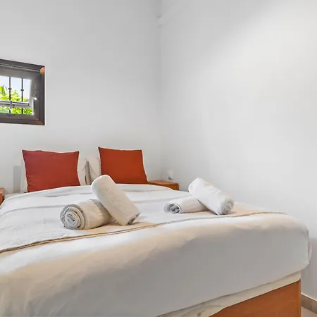 La Alcazaba Flat With Pool In - Ref M47